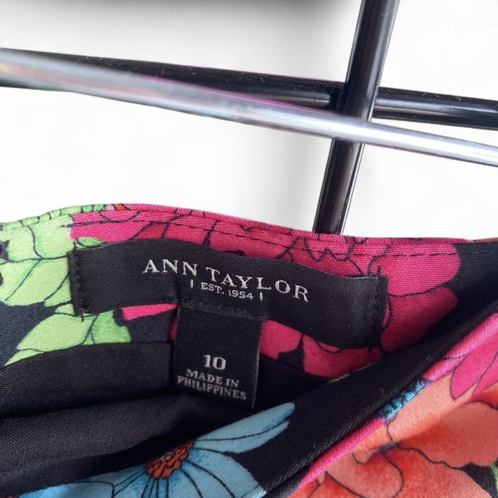 Ann Taylor Pencil Skirt With Vivid Floral Pattern Women’s Size 10 NWOT - Picture 2 of 5